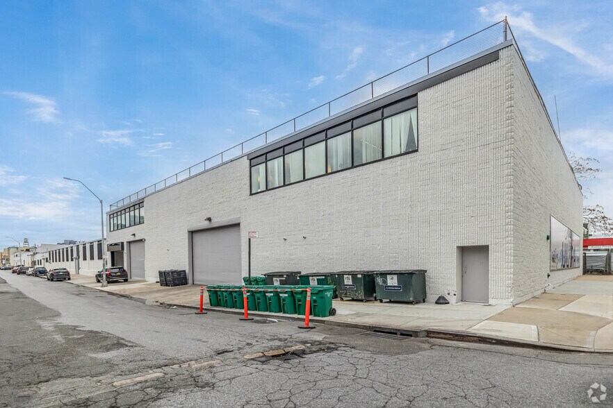 Primary Photo Of 4933 31st Pl, Long Island City Warehouse For Lease