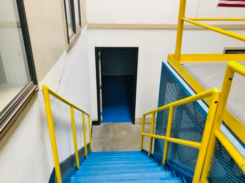 More Photos Of 5353 S Hattie Ave, Oklahoma City Warehouse For Lease