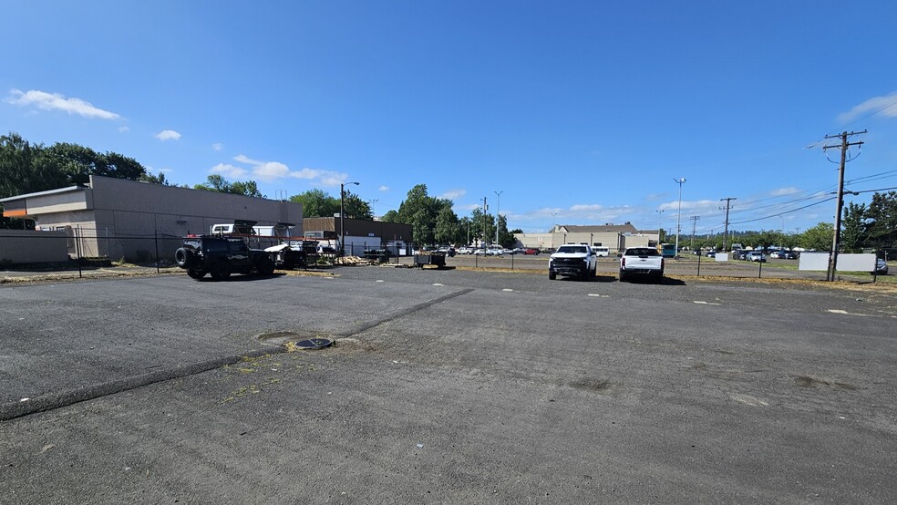 More Photos Of 1406 Tennant Way, Longview Freestanding For Sale