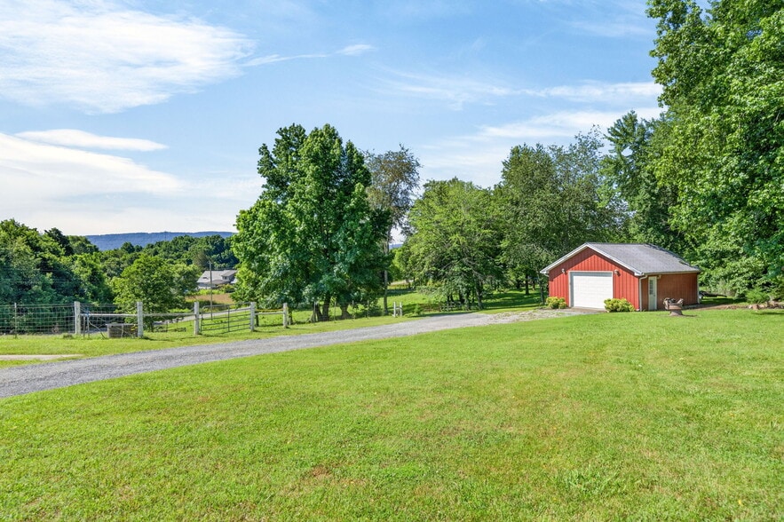 More Photos Of 105 Foothills Rd, Pikeville Multifamily For Sale