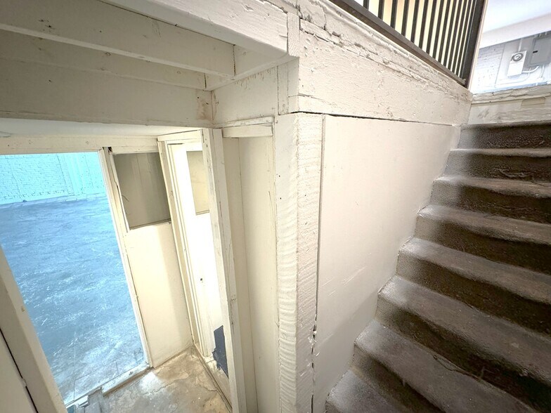 More Photos Of 6080 S Hoover St, Los Angeles Unknown For Lease