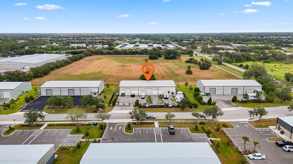 More Photos Of 6860 28th St Cir, Sarasota Warehouse For Sale