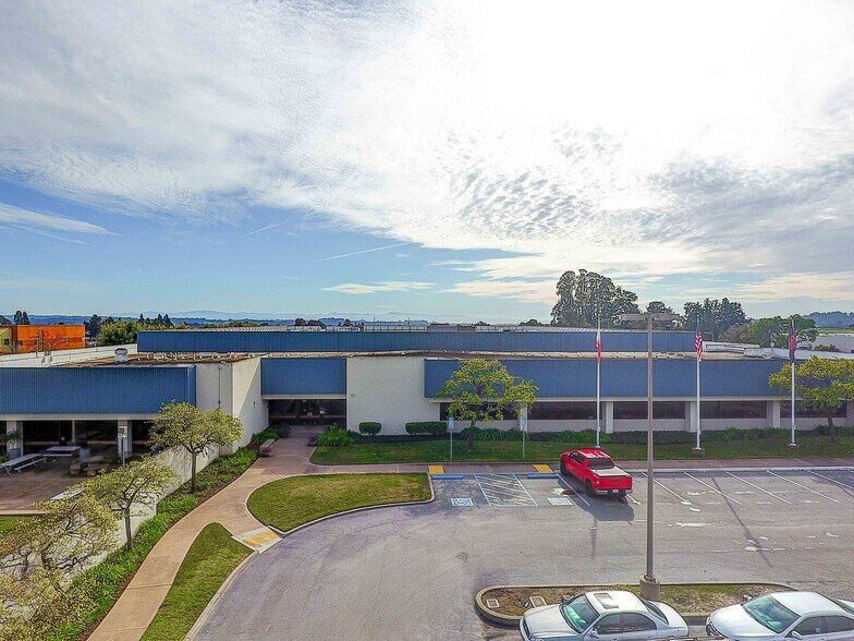 More Photos Of 130 Hangar Way, Watsonville Light Manufacturing For Lease