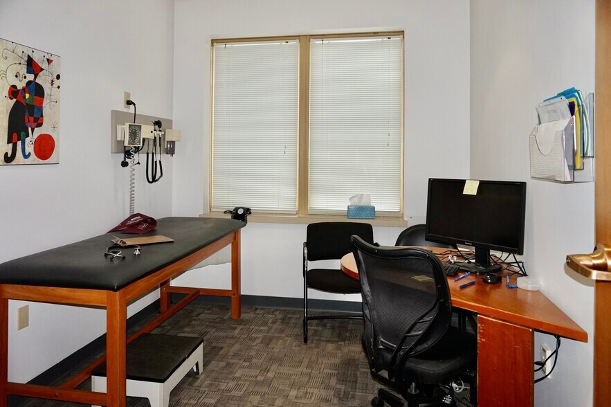 More Photos Of 1120 Youngs Rd, Williamsville Medical For Sale