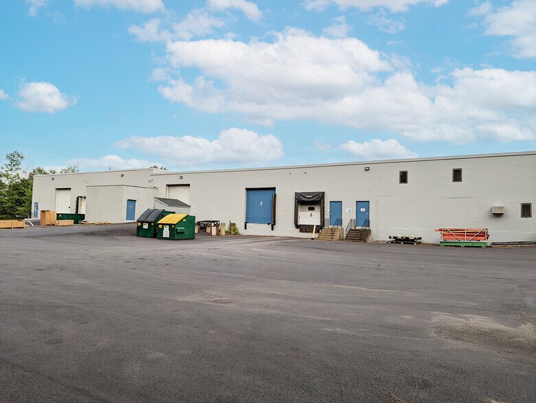 More Photos Of 18 Continental Blvd, Merrimack Warehouse For Lease