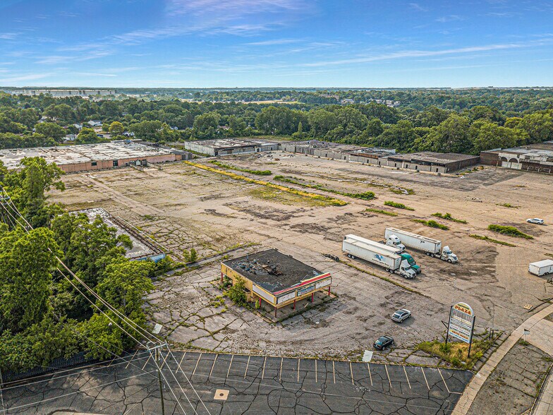 More Photos Of 1 S Glenwood Ave, Pontiac Freestanding For Sale