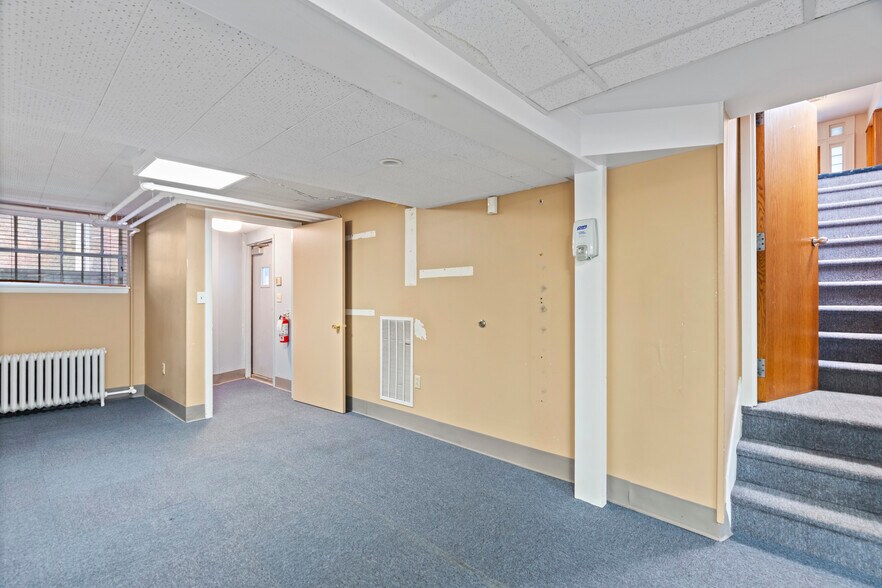 More Photos Of 1481 Chapel St, New Haven Office For Sale