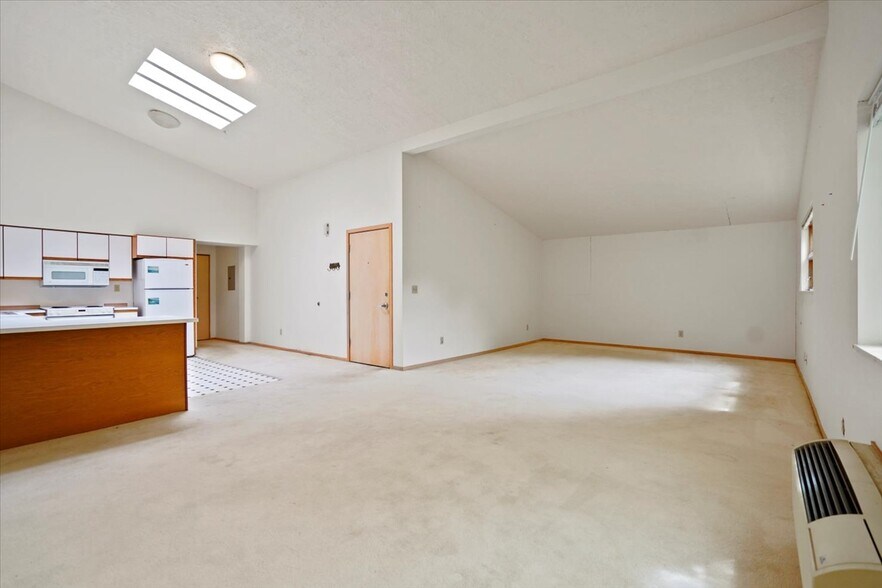 More Photos Of 171 Sunset Blvd, Cannon Beach Storefront Retail Residential For Sale