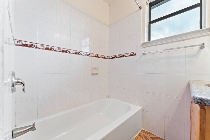 More Photos Of 1004 S Main St, Pasadena Apartments For Sale