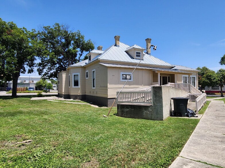 More Photos Of 1249 S Saint Marys St, San Antonio Office Residential For Sale