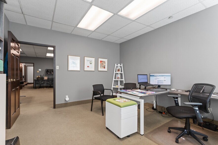 More Photos Of 17734 Preston Rd, Dallas Office For Sale