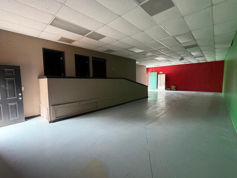More Photos Of 727 Airport Rd, Cornelia Flex For Sale