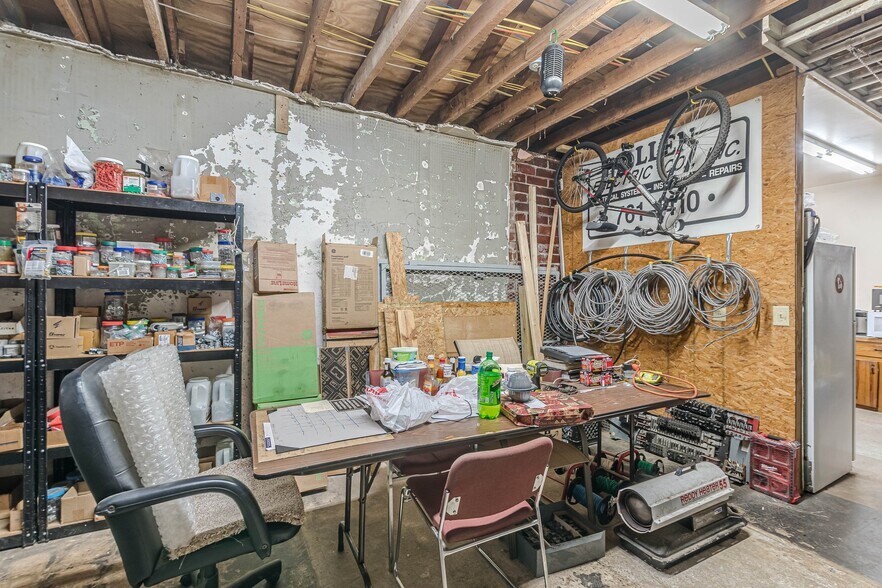 More Photos Of 614 King Arnold St, Hapeville Storefront Retail Office For Sale