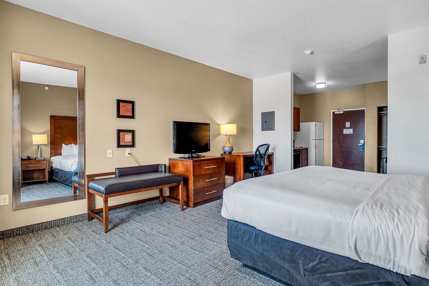 More Photos Of 910 W Interstate 20, Midland Hotel For Sale