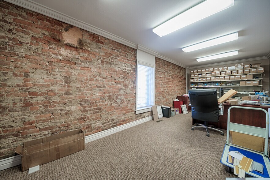 More Photos Of 116 E Central Ave, Bentonville Storefront Retail Residential For Sale