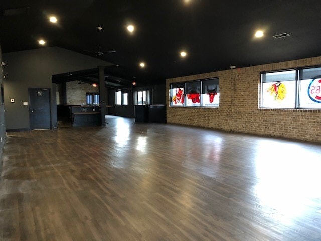 More Photos Of 1700 S Caraway Rd, Jonesboro Restaurant For Lease