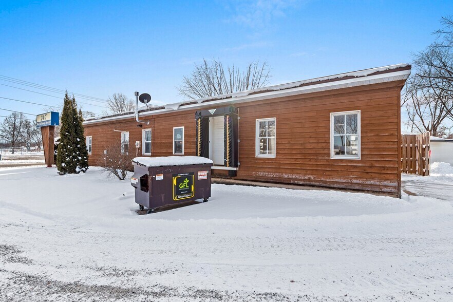 More Photos Of 537 Caldwell Ave, Oconto Falls Office For Sale