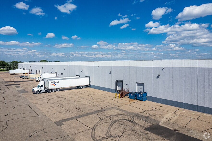 More Photos Of 5555 12th Ave E, Shakopee Research And Development For Lease