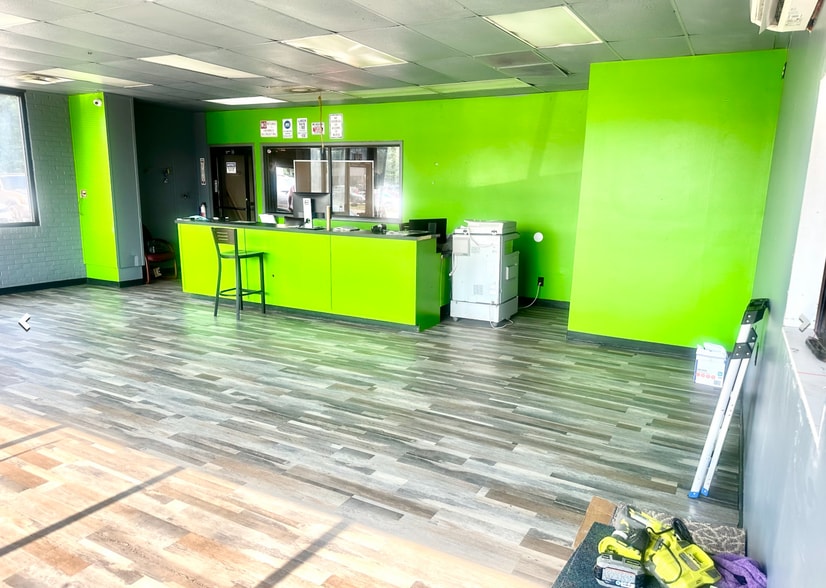 More Photos Of 2342 North Expressway, Griffin Auto Repair For Sale