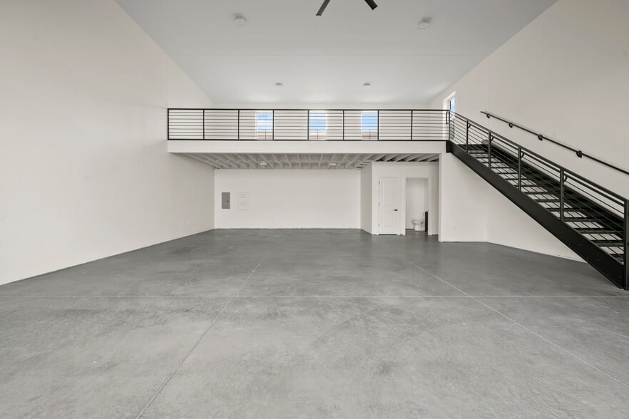 More Photos Of 4477 34th Ave, Cincinnati Self Storage For Sale