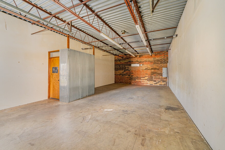 More Photos Of 3240 Highland Ave NE, Hickory Warehouse For Lease