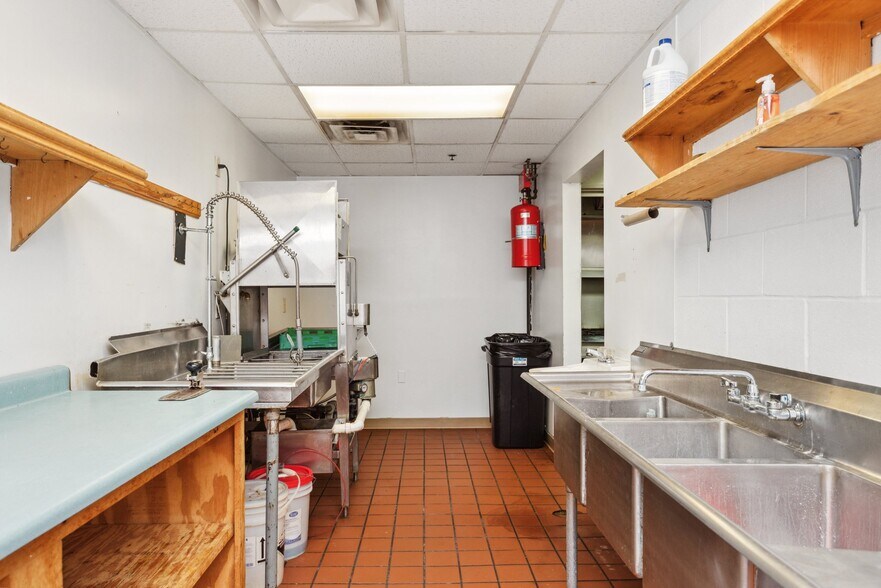 More Photos Of 470 Tucker Dr, Maysville Storefront Retail Office For Sale