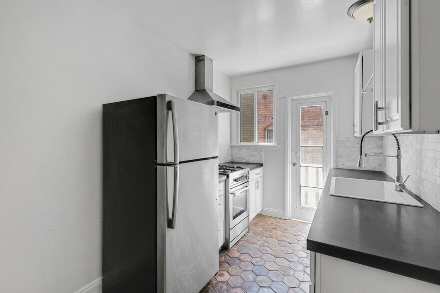 More Photos Of 120 S Coronado St, Los Angeles Apartments For Sale