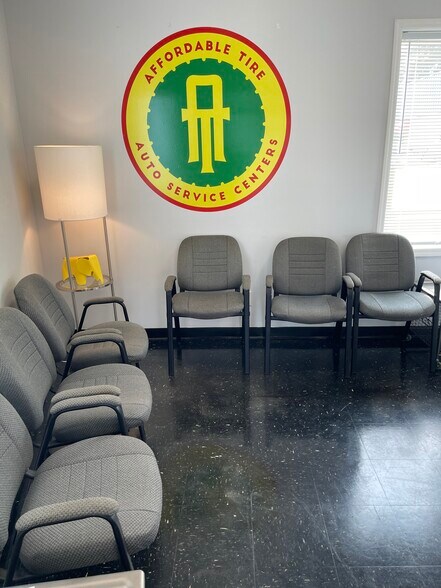 More Photos Of 1478 HWY 17 North, Mt Pleasant, SC 29464, Mount Pleasant Auto Repair For Lease