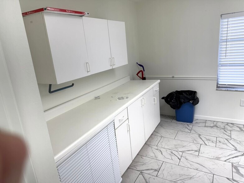 More Photos Of 1804 W Baker St, Plant City Office For Lease