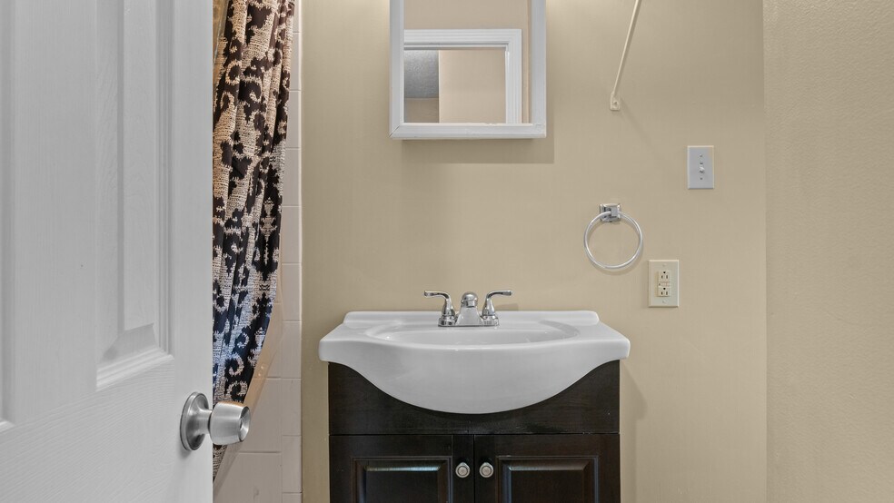 More Photos Of 55 Washington St, Lockport Apartments For Sale