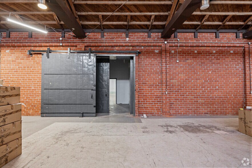 More Photos Of 540 S Crocker St, Los Angeles Industrial For Sale