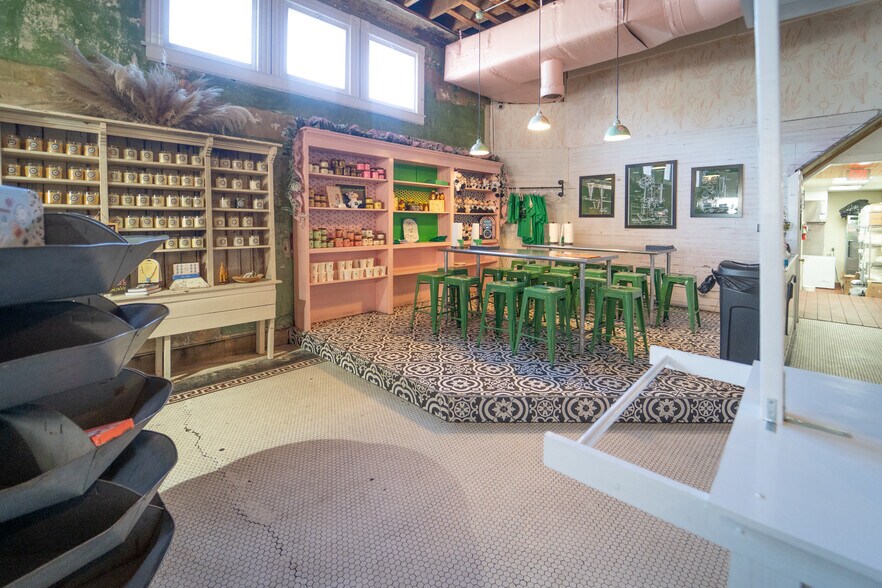 More Photos Of 102 S Main St, Victoria Storefront For Sale