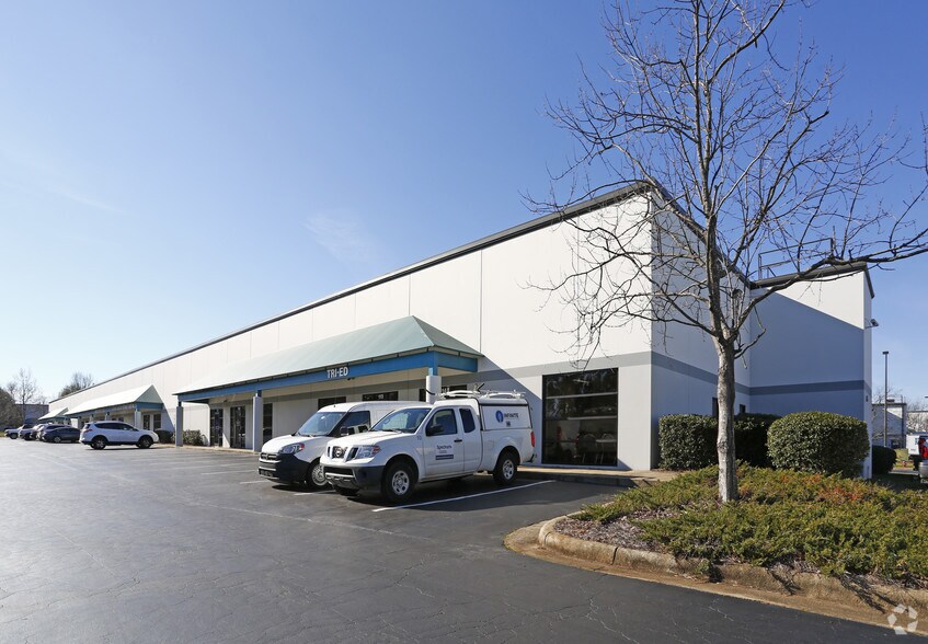 More Photos Of 2201 Brentwood Rd, Raleigh Light Distribution For Lease
