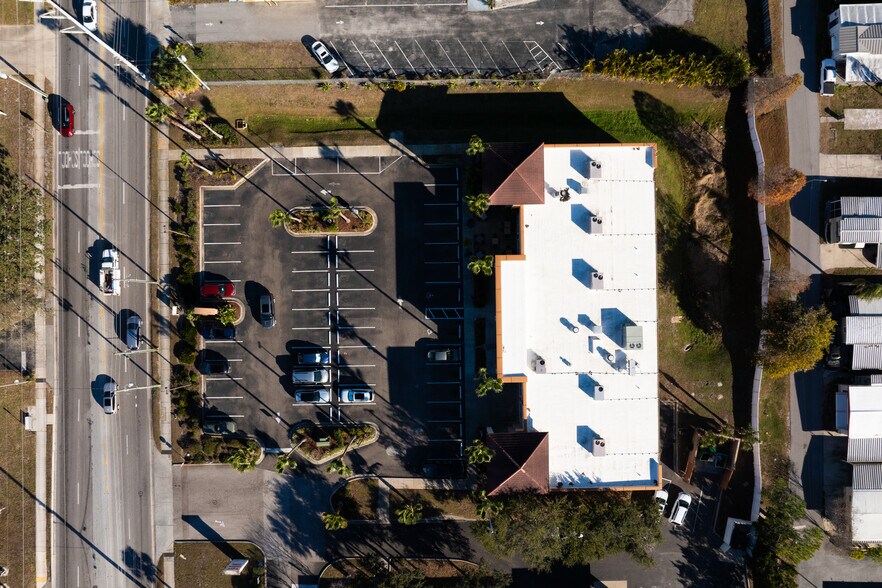More Photos Of 401-409 S Belcher Rd, Clearwater Storefront For Lease