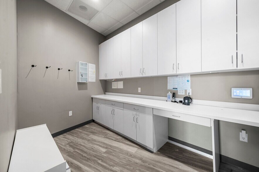 More Photos Of 1700 Plymouth Rd, Minnetonka Apartments For Lease