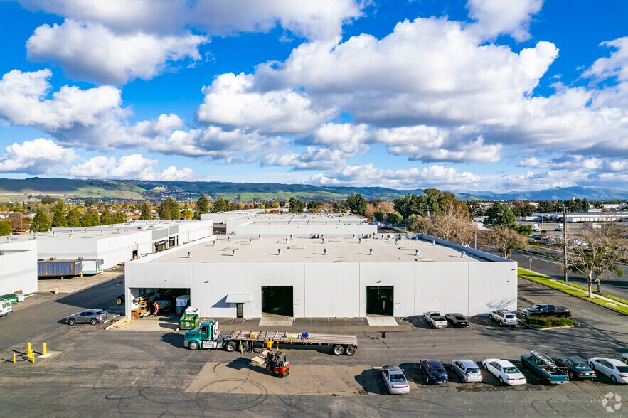 More Photos Of 2353 Industrial Pky W, Hayward Flex For Lease