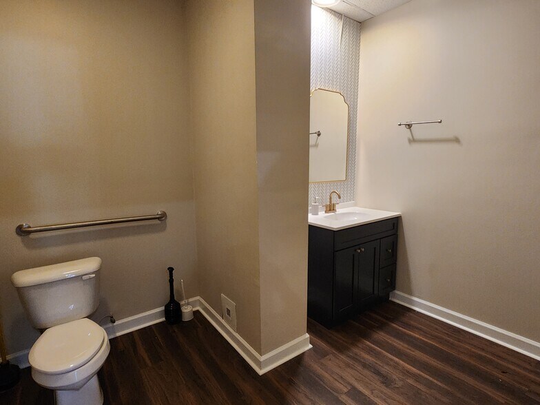 More Photos Of 124 Gillespie St, Fayetteville Office For Lease