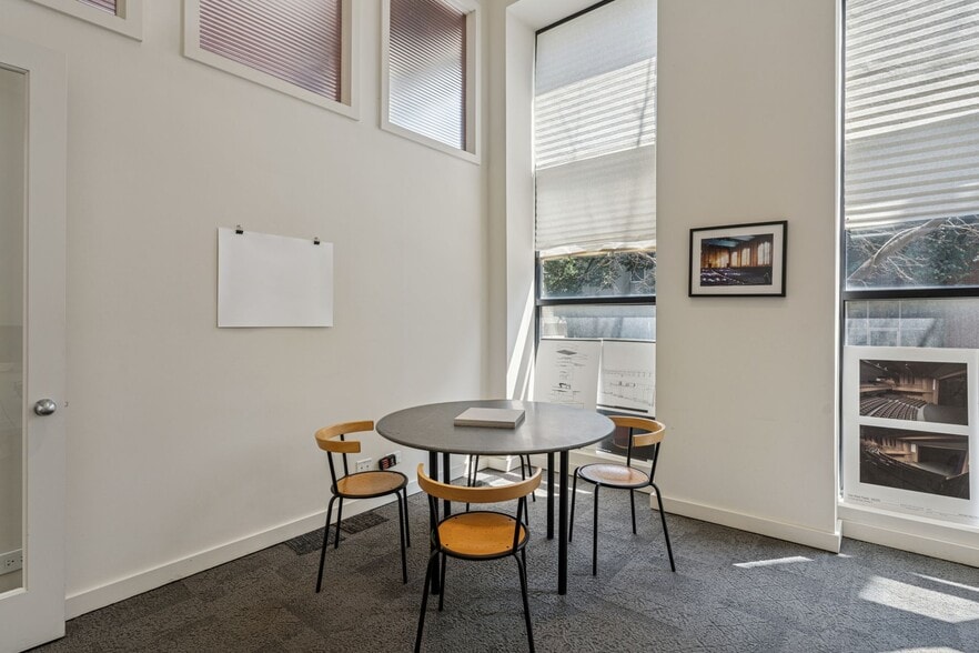 More Photos Of 944 W Huron St, Chicago Office Residential For Lease