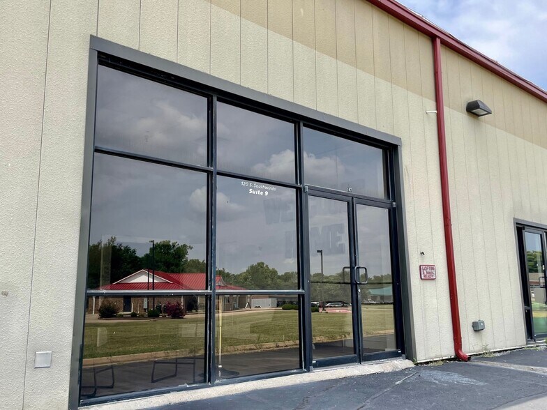 More Photos Of 120 Southwinds Rd, Farmington Restaurant For Sale