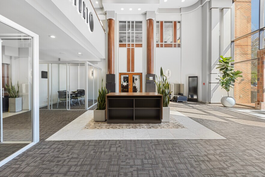 More Photos Of 7751 Belfort Pky, Jacksonville Office For Sale