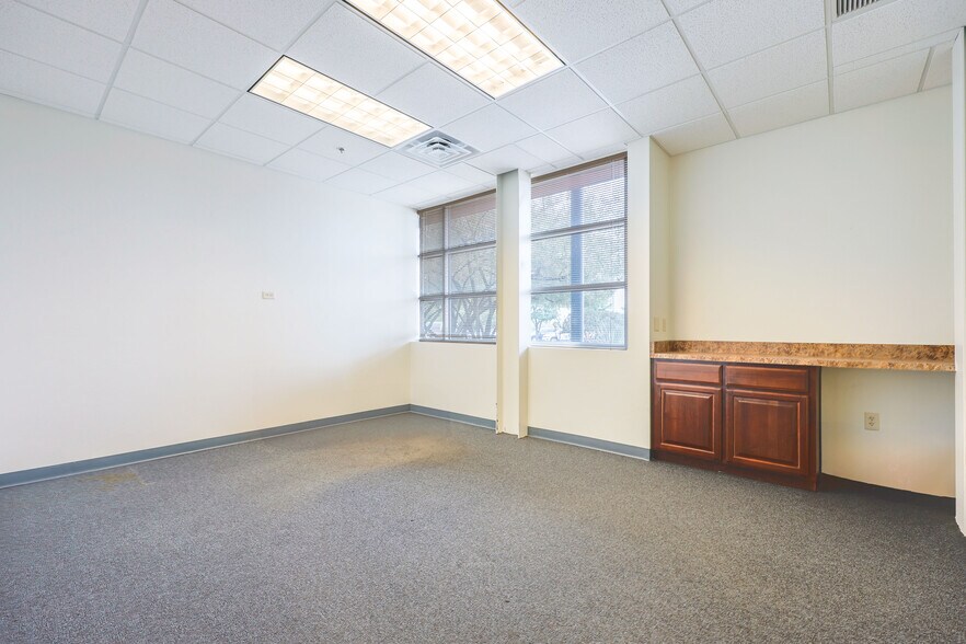 More Photos Of 500 N Garden Ave, Sierra Vista Office For Lease
