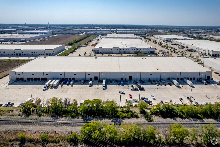 More Photos Of 17745 Lookout Rd, Schertz Unknown For Lease