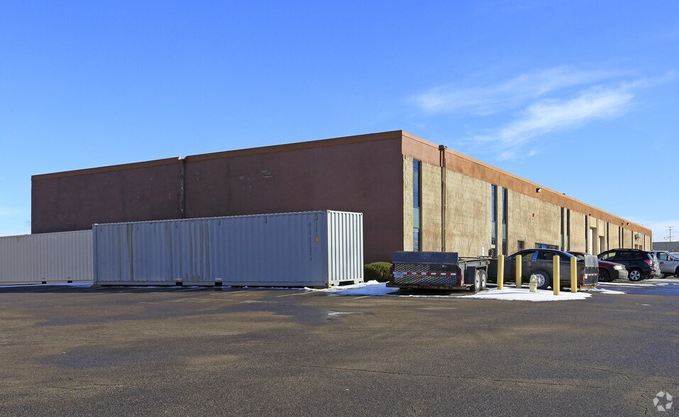 More Photos Of 9835-9941 13th Ave N, Plymouth Light Manufacturing For Lease