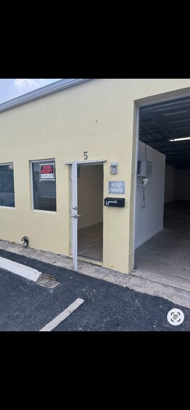 More Photos Of 1190 S Dixie Hwy W, Pompano Beach Warehouse For Lease