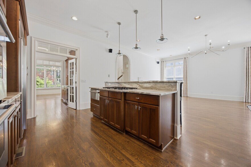 More Photos Of 574 East Ave NE, Atlanta Specialty For Sale