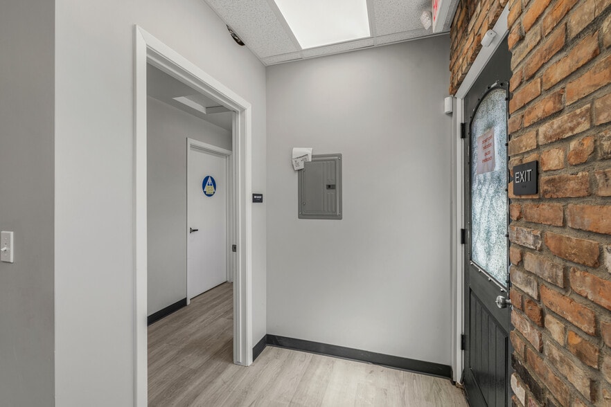 More Photos Of 1113 Castro Way, Sacramento Office For Sale