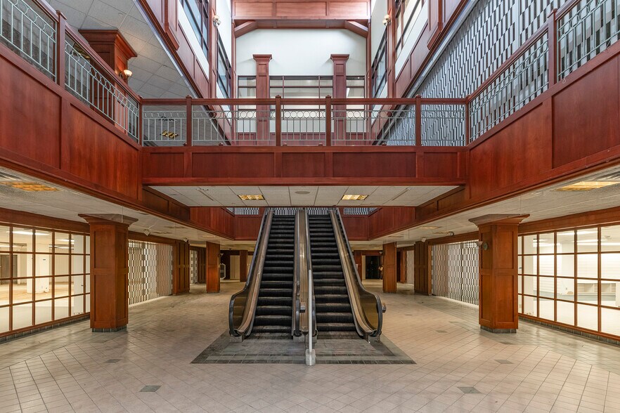 More Photos Of 600-660 W Saint Germain St, Saint Cloud Freestanding For Sale