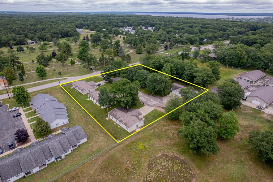 More Photos Of 1 Cambridge Dr, Gladstone Multifamily For Sale