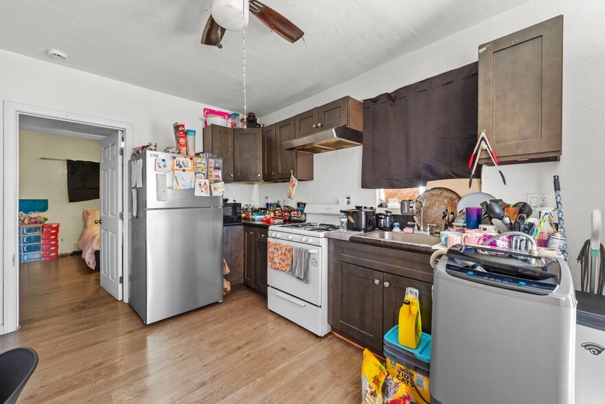 More Photos Of 1323 E Adams Blvd, Los Angeles Apartments For Sale