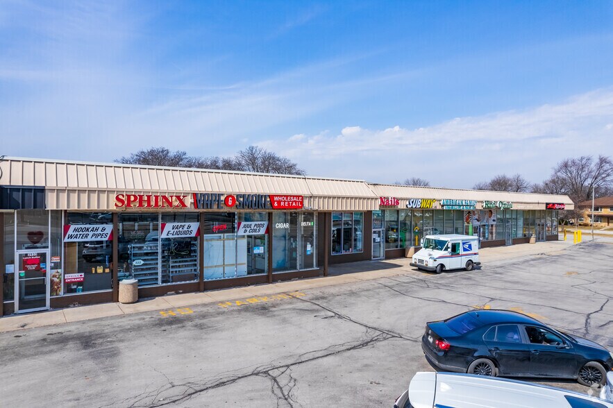 More Photos Of 3921-3953 S 76th St, Milwaukee Freestanding For Lease